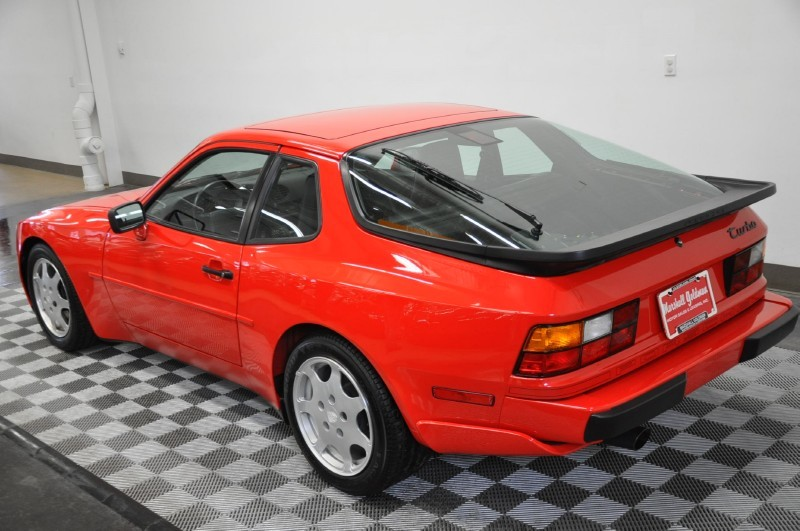 Illustration for article titled This is one particularly low mileage 1989 Porsche 944 Turbo S (UPDATED)